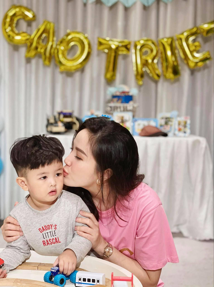 Cô yêu thương các con của anh trai như con ruột của mình.