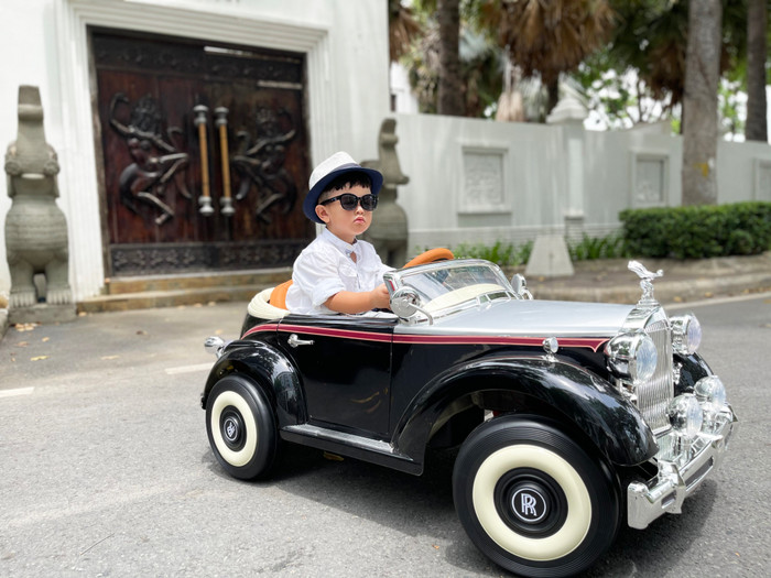 Bé Kem sở hữu bộ sưu tập xe hoành tráng.