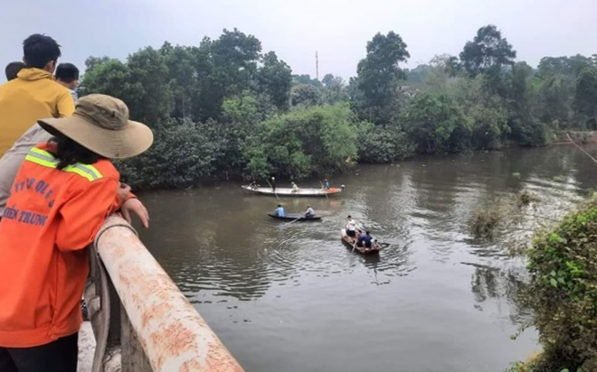 Nam sinh lớp 11 trường nghề nhảy cầu tự tử Ảnh 2