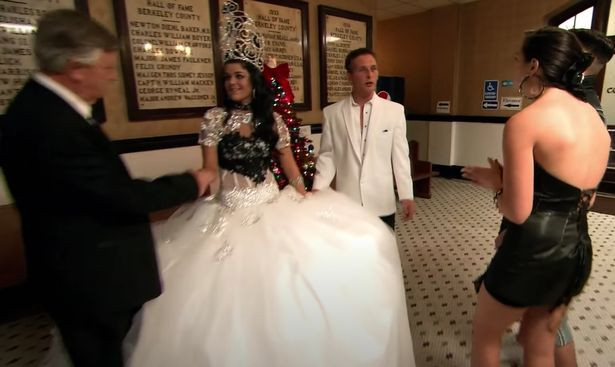 Alyssa mơ ước mình sẽ có một đám cưới lãng mạn.