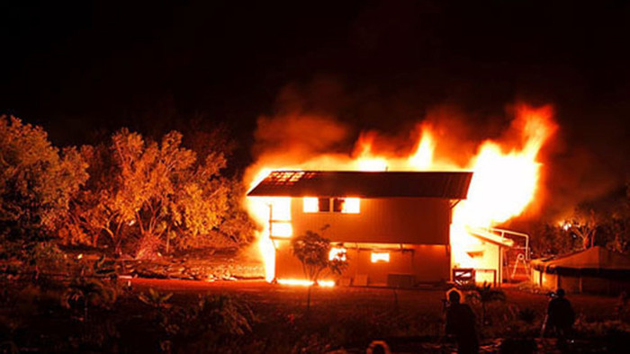 Cụ ông đốt 3 căn nhà liền kề ở xã Trung Lập Thượng, huyện Củ Chi, TP.HCM. Ảnh minh họa