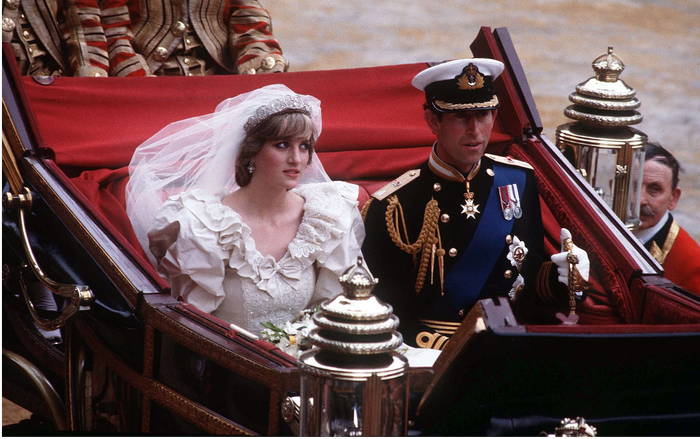 Bí ẩn tủ đồ Hoàng gia: Chiếc váy cưới dự phòng của Công nương Diana bị mất tích Ảnh 2