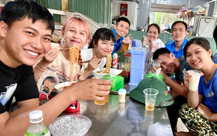 Khánh Vân đáp trả gay gắt người chụp trộm ảnh Mũi trưởng Long và Hậu Hoàng Ảnh 2