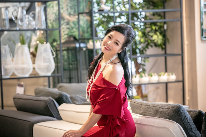 Ở ngưỡng tuổi trên 50 nhưng nghệ sĩ Chiều Xuân vẫn khiến công chúng mê đắm với nét đẹp hồn hậu, an yên của mình. 