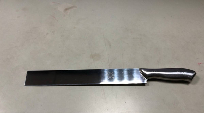 Con dao bị cảnh sát tịch thu. 
