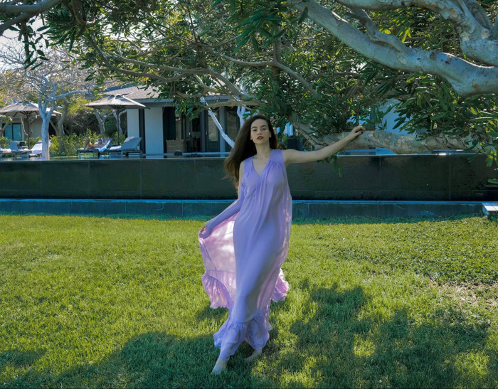 Hồ Ngọc Hà thả dáng giữa khung cảnh thiên nhiên khi cô có kì nghỉ dưỡng cùng gia đình và bạn bè vừa qua