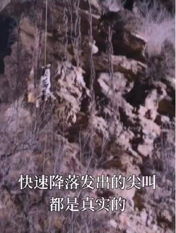 Hình ảnh Tiêu Chiến bị rơi từ độ cao 30 mét.