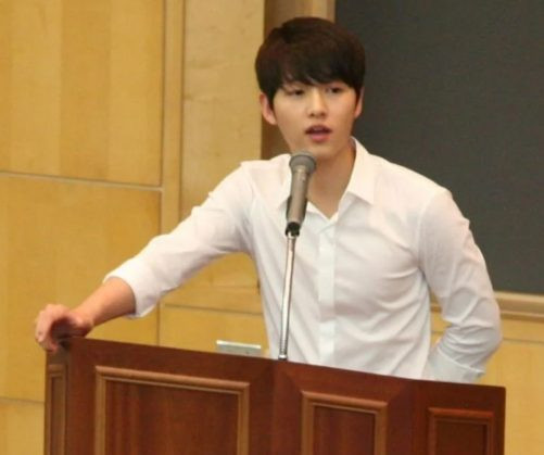 Song Joong Ki ở tuổi 37 trong 'Vincenzo': Không hề già đi so với thời đại học Ảnh 7