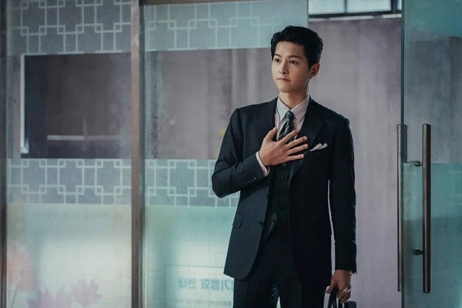 Song Joong Ki ở tuổi 37 trong 'Vincenzo': Không hề già đi so với thời đại học Ảnh 4
