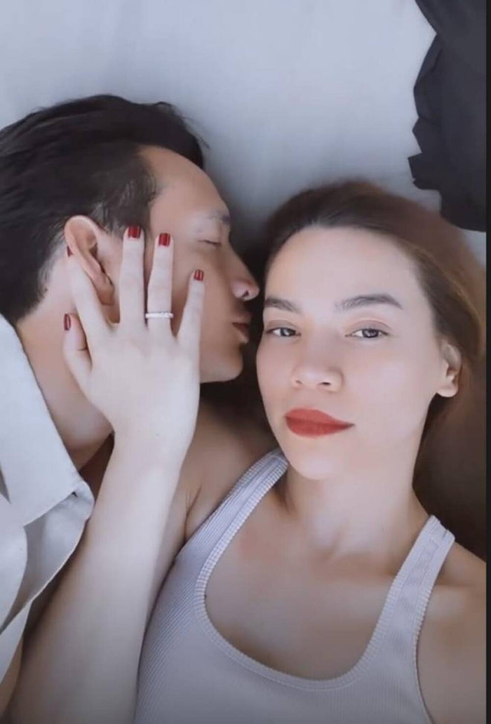 Khỏe đẹp tuổi U70, mẹ Hà Hồ khéo chăm 2 cháu sinh đôi cho vợ chồng Kim Lý trốn con đi biển Ảnh 5