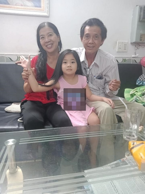 Bố mẹ ruột cố diễn viên Mai Phương phải 'chầu chực' để gặp cháu ngoại