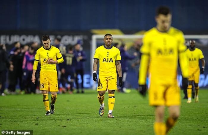 Mourinho: 'Nói thật, tôi cảm thấy không thể buồn hơn nữa" Ảnh 1