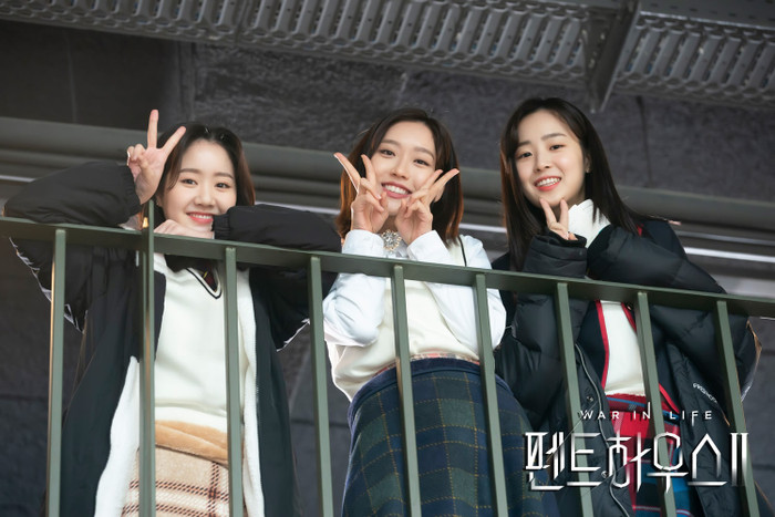 Dàn sao 'Penthouse 2' cười rạng rỡ sau hậu trường Ảnh 12