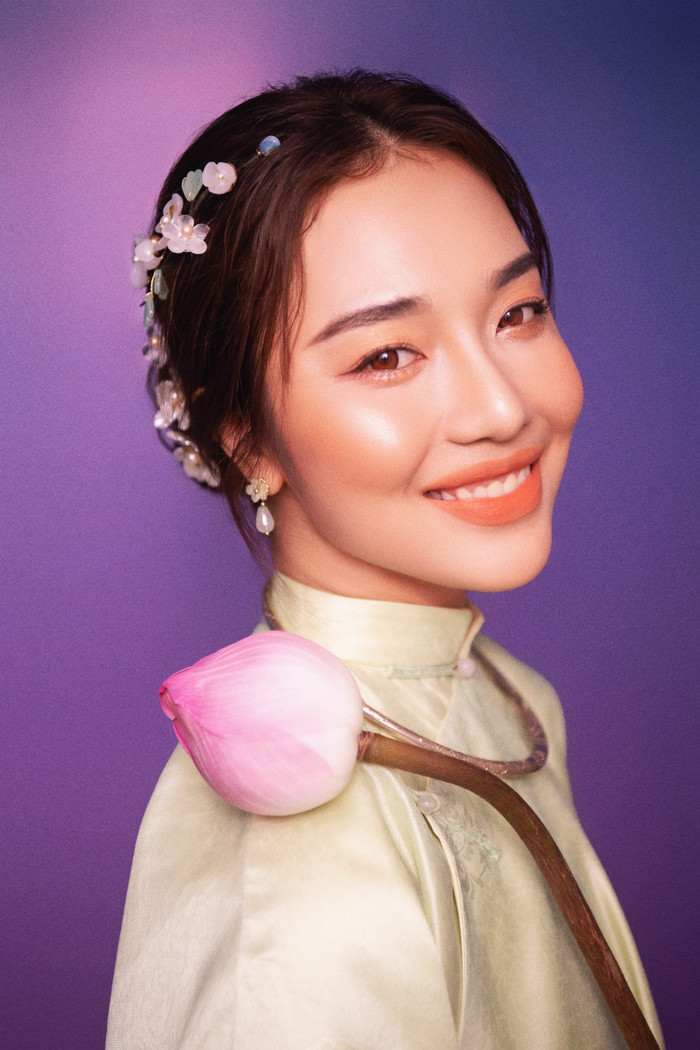 Ăn mừng MV debut vượt 2 triệu view, Hoàng Duyên tung bộ ảnh đẹp mộng mơ trong cổ phục dân tộc Ảnh 6