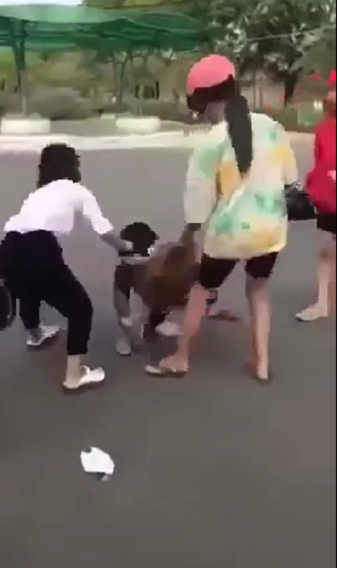 Cho đến khi có người hô công an thì sự việc mới dừng lại