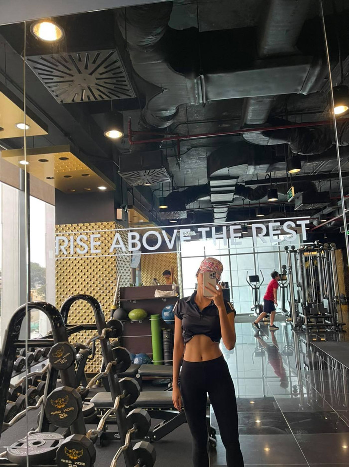 H'hen Niê khoe eo thon 'sắc lẹm' trong gam hồng nổi bật Ảnh 6