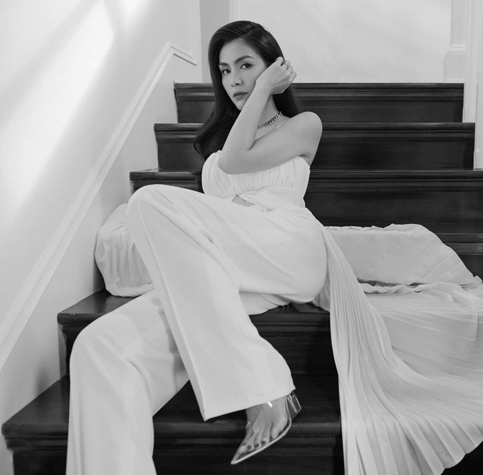 Trước đây Tăng Thanh Hà để tóc suông dài, đen mượt 