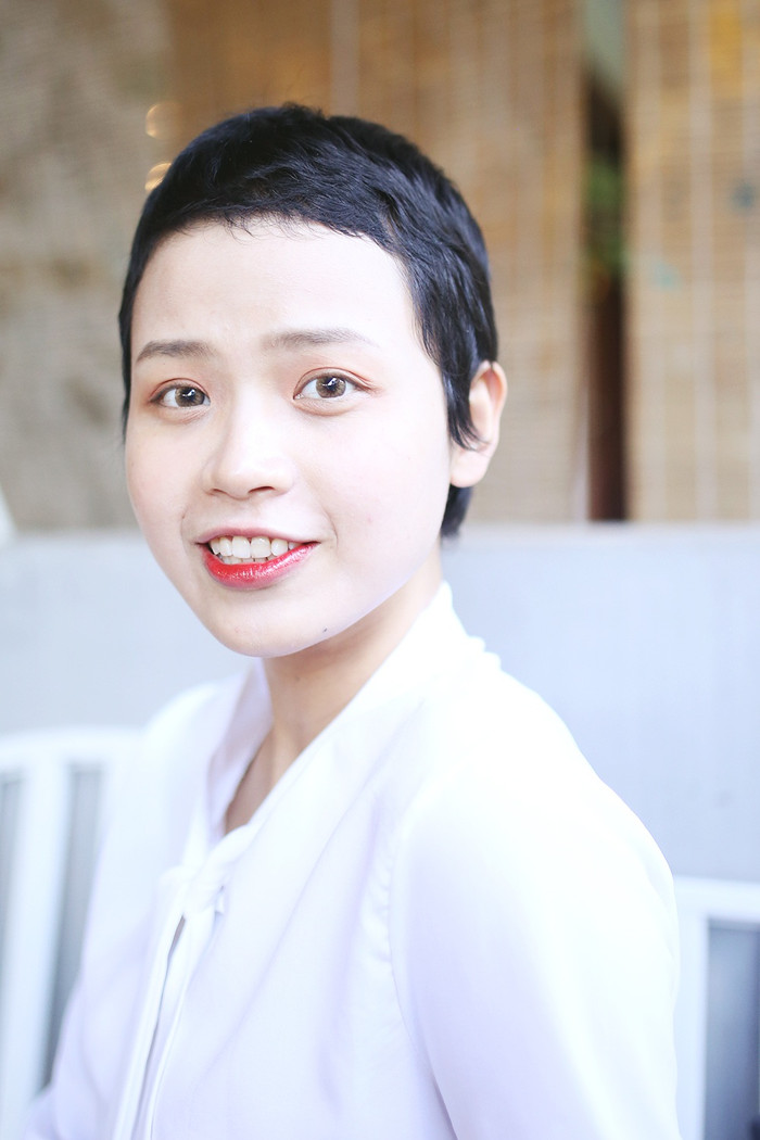 Sau một năm chiến đấu với căn bệnh quái ác, Thủy Tiên đã ôm trong tay 'tấm bằng tốt nghiệp' của bệnh viện K