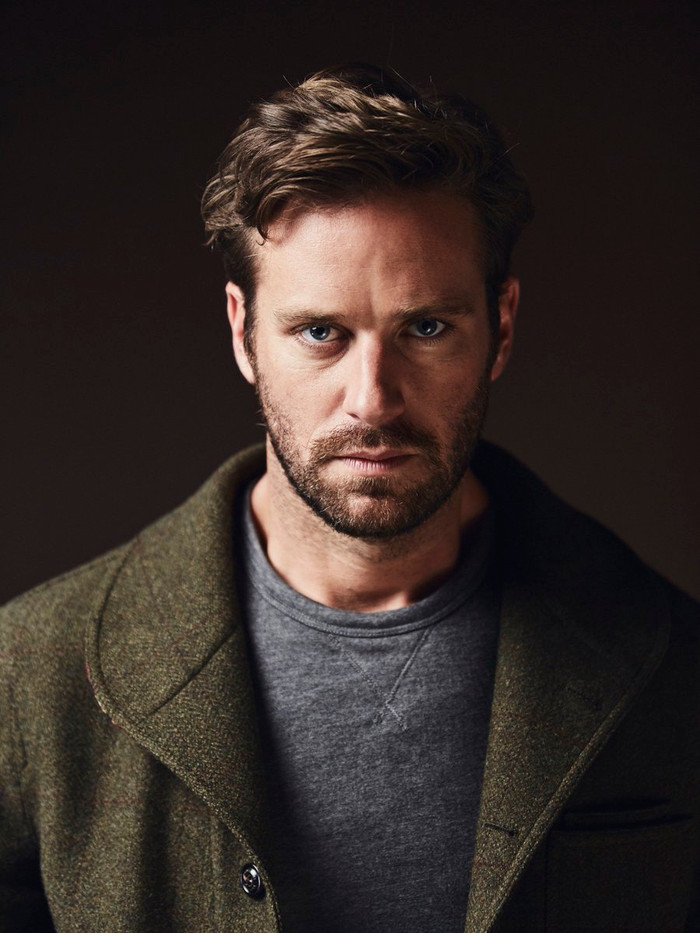 Armie Hammer bị bạn gái cũ tố có hành vi cưỡng bức, bạo lực tình dục