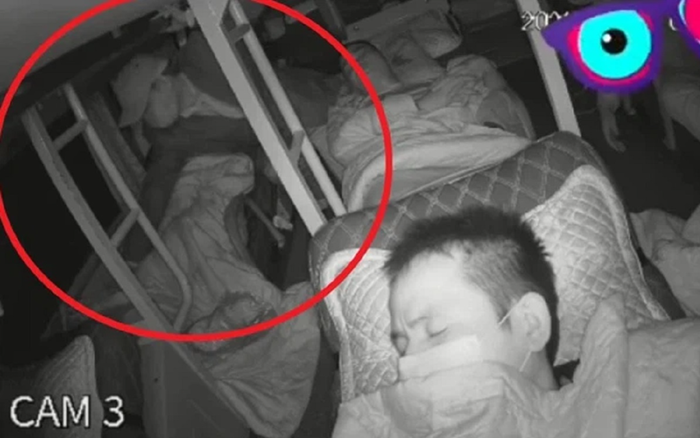 Ngủ say trên xe khách giường nằm, nửa đêm vị khách nữ bị kẻ lạ mặt mò đến tận giường làm điều này Ảnh 2