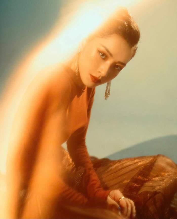 Nàng 'cúp bê' Chi Pu bắn hình đẹp đê mê 'chữ ê kéo dài' khiến fan 'đổ đừ đừ' Ảnh 3