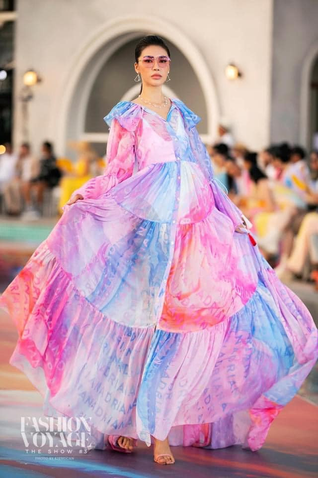 Thanh Hằng và Minh Tú bất phân thắng bại trong cuộc chiến 'màu hồng”' Ảnh 8