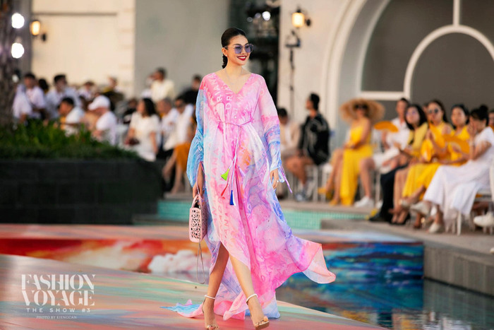 Thanh Hằng và Minh Tú bất phân thắng bại trong cuộc chiến 'màu hồng”' Ảnh 5