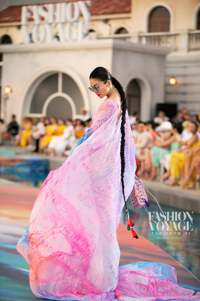 Thanh Hằng và Minh Tú bất phân thắng bại trong cuộc chiến 'màu hồng”' Ảnh 6