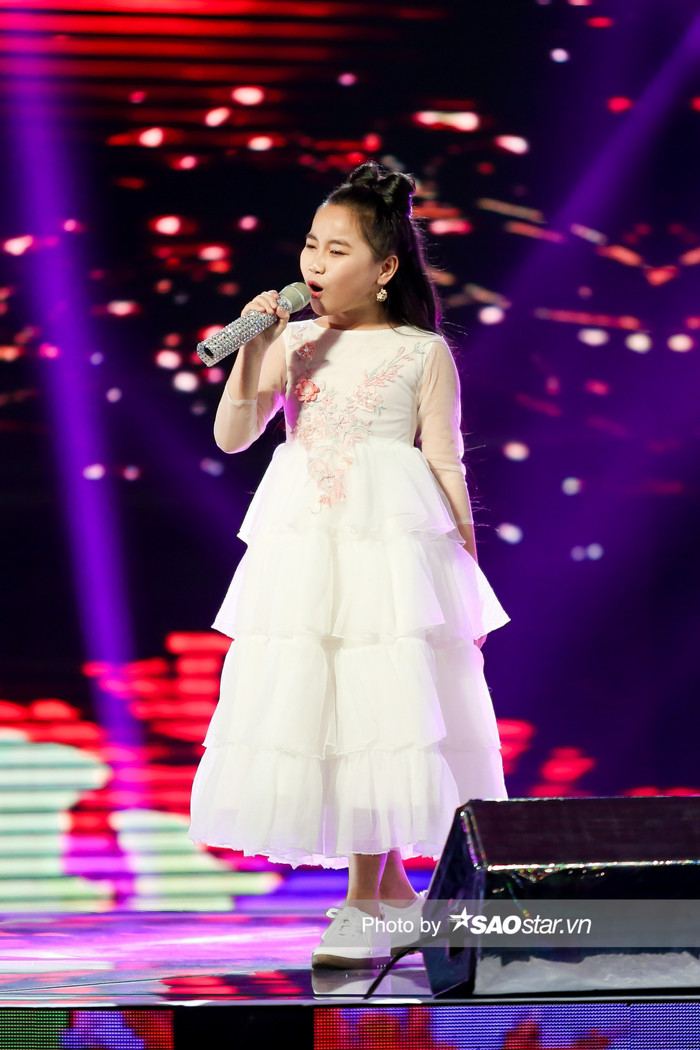 Khánh Linh chinh phục khán giả bằng quãng giọng cao ngất, hát 'Mẹ yêu' khiến fan nghẹn ngào xúc động Ảnh 3