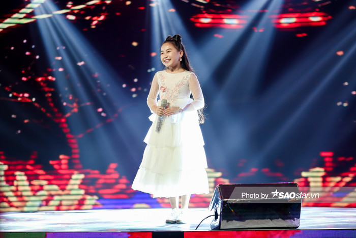 Khánh Linh chinh phục khán giả bằng quãng giọng cao ngất, hát 'Mẹ yêu' khiến fan nghẹn ngào xúc động Ảnh 1