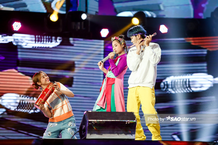 Công chúa Tuyết Anh đội BigDaddy - Emily làm mới ca khúc dân gian 'Trống cơm' khiến dàn HLV mê mẩn Ảnh 4