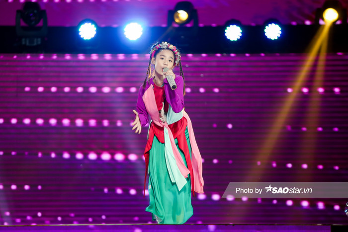 Công chúa Tuyết Anh đội BigDaddy - Emily làm mới ca khúc dân gian 'Trống cơm' khiến dàn HLV mê mẩn Ảnh 3