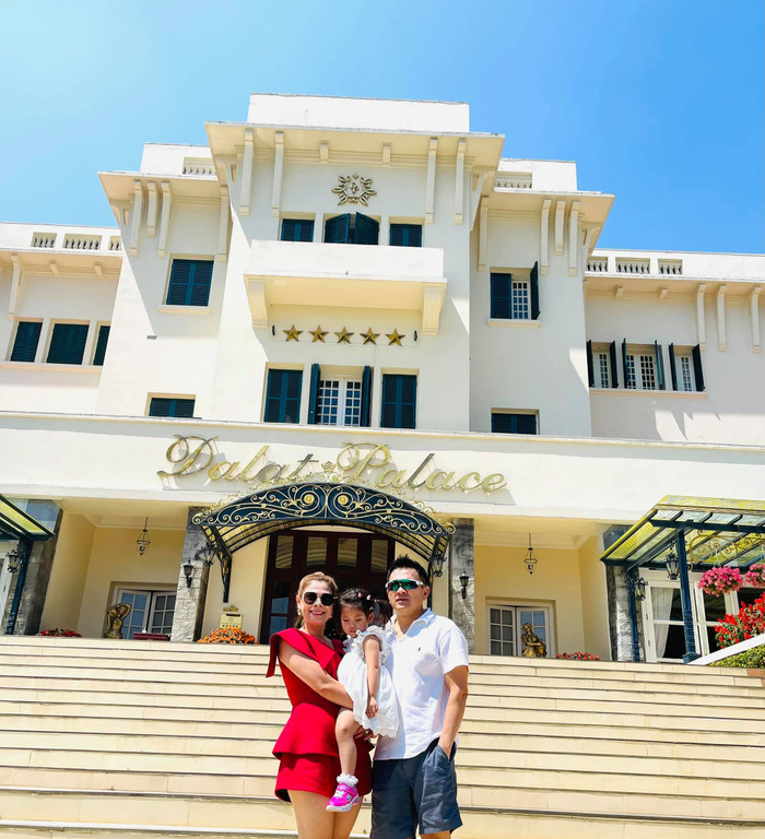 Thanh Thảo khiến dân mạng xuýt xoa ngưỡng mộ cuộc sống hạnh phúc bên chồng và con gái