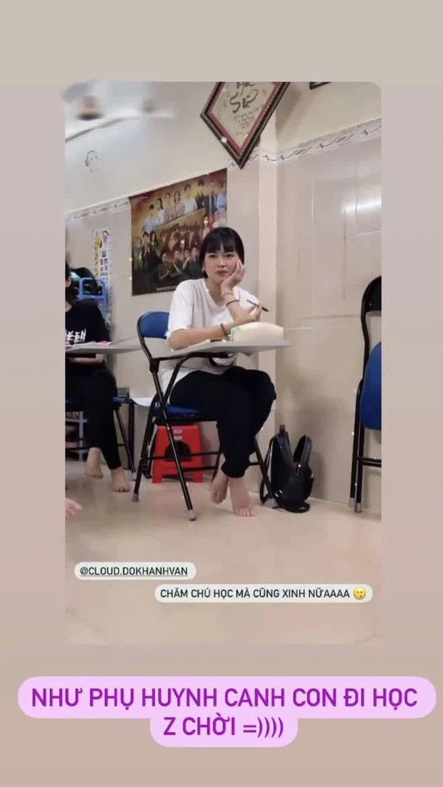 'Bánh bèo' Khánh Vân 'Mắt biếc' khoe ảnh bị bạn chụp trộm trong lớp học, thần thái xinh đẹp khỏi bàn cãi Ảnh 3