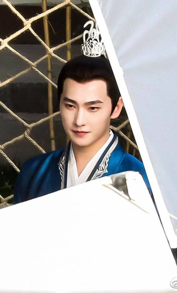 Dương Dương búi tóc đẹp không góc chết trên phim trường 'Thả thí thiên hạ' Ảnh 4