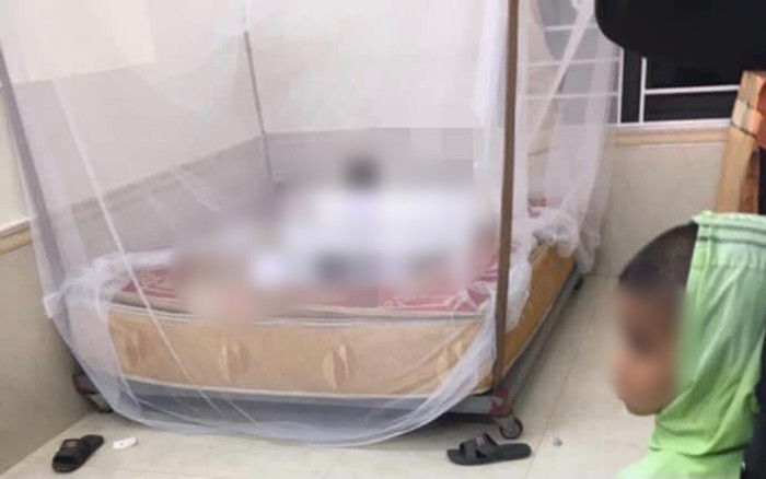 Trong lúc nô đùa với chiếc xe 3 bánh, 2 anh em rơi xuống sông tử vong thương tâm Ảnh 2