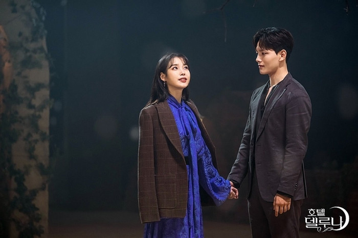 IU trong phim Hotel Del Luna