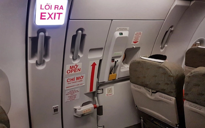 Một hành khách bị phạt 15 triệu đồng khi tự ý mở cửa thoát hiểm máy bay Bamboo Ảnh 2
