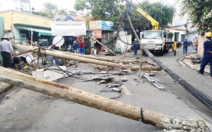 Nam tài xế người nước ngoài tông liên hoàn 5 cột điện, tinh thần hoảng loạn sau vụ việc Ảnh 2