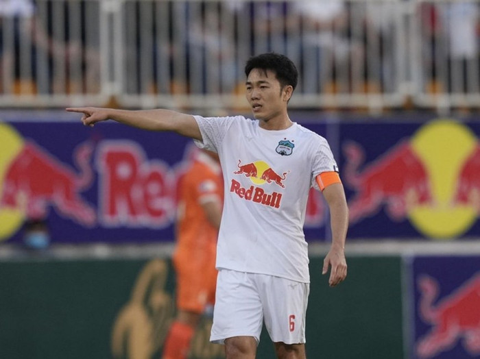 Xuân Trường nổi giận với Kim Dong Su sau trận HAGL hòa Hồng Lĩnh Hà Tĩnh.