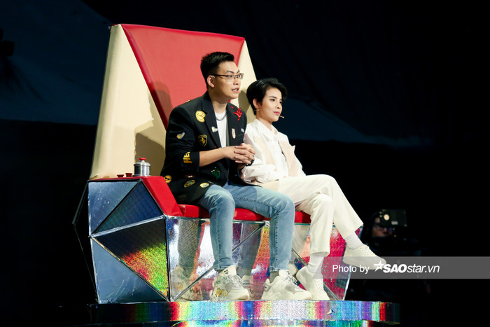 Cặp bạn thân Vũ Cát Tường - Hưng Cao đang tạm dẫn trước sau chiến thắng hai trận liên tiếp trong tập 9.