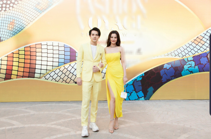 Đông Nhi, Ông Cao Thắng thu hút sự chú ý với sắc vàng rực rỡ trong nắng hè.