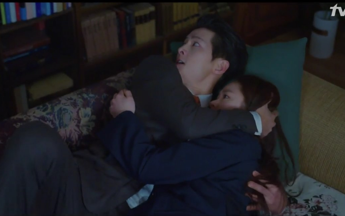 'Vincenzo' tập 9: Cha Young lỡ quên liêm sỉ khi ngủ nhờ nhà Vincenzo, Joon Woo giết người không ghê tay Ảnh 2