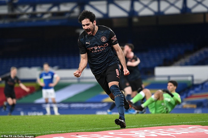 Gundogan lại sắm vai người hùng giúp Man City vào bán kết FA Cup.