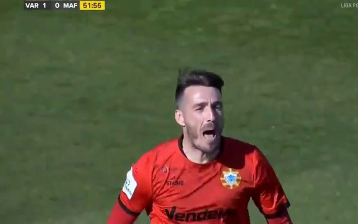 VIDEO: Cận cảnh thủ môn 39 tuổi ghi bàn từ khoảng cách 100m Ảnh 2