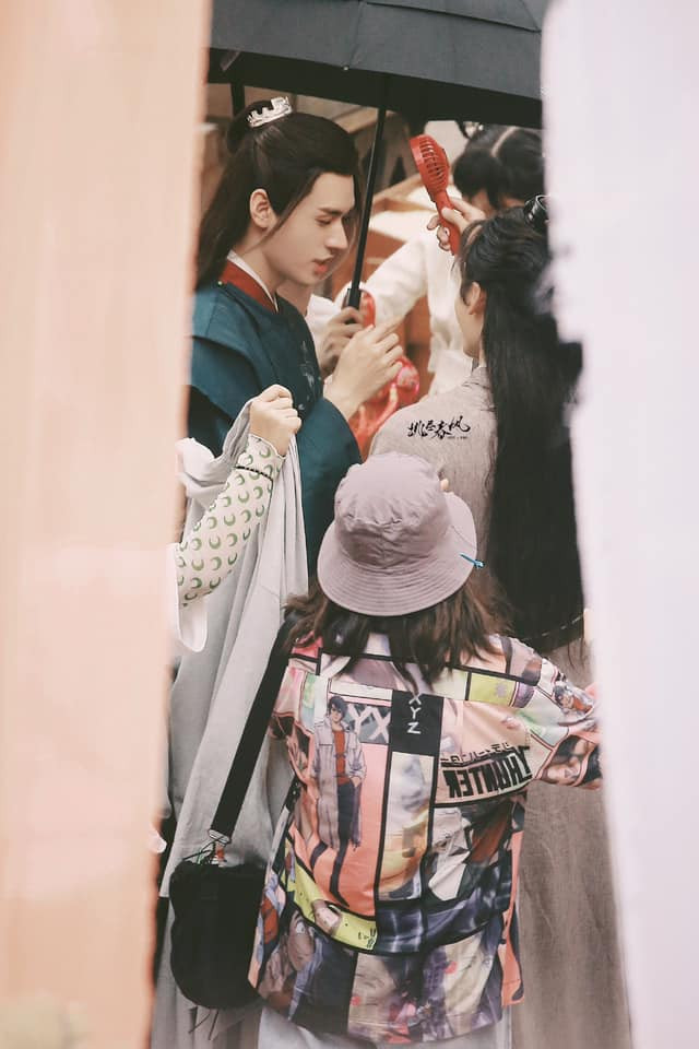 Nhìn lại ảnh hậu trường của cặp 'huynh đệ tốt' Trương Triết Hạn và Cung Tuấn trong 'Sơn Hà lệnh' Ảnh 9