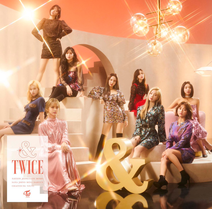Twice phá kỉ lục trở thành girlgroup Kpop bán chạy nhất Nhật Bản. 