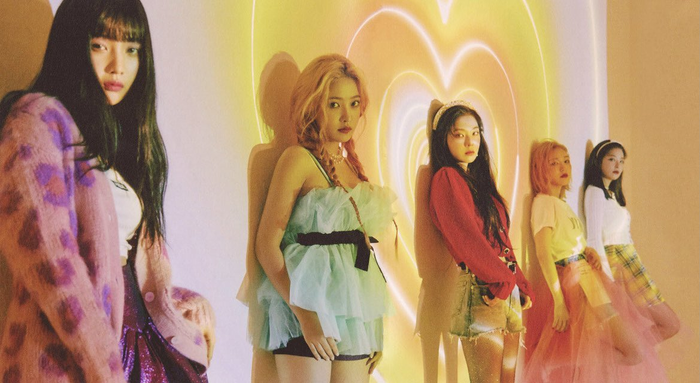 Red Velvet trở thành nghệ sĩ SM đầu tiên có sản phẩm vượt mốc thành tích này.