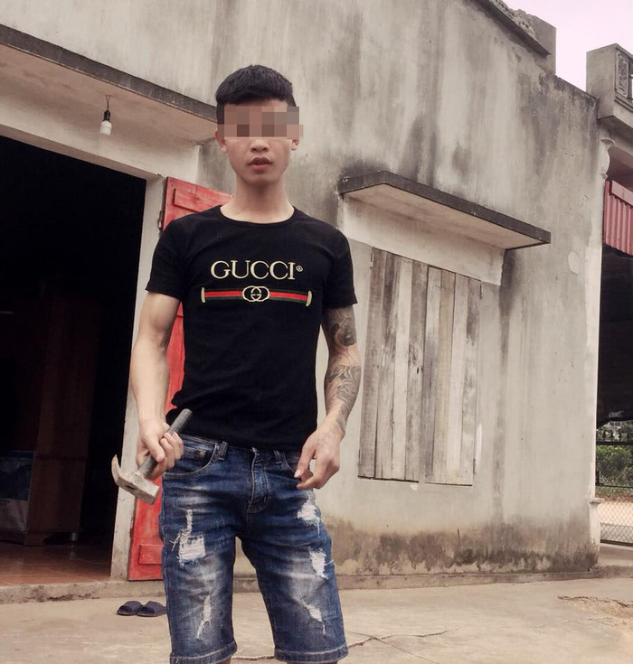 Tr. thường xuyên đăng tải những status, chia sẻ các bài viết về cuộc đời, tình yêu với thái độ không mấy lạc quan, tích cực. 