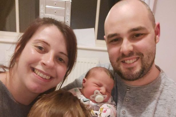 Anh Josh trở thành 'bà đỡ' bất đắc dĩ.